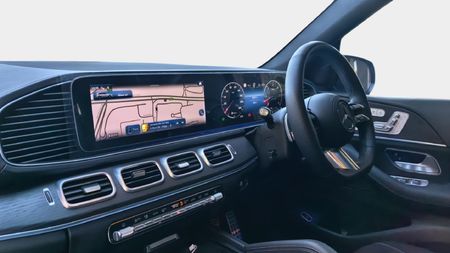 2026-Mercedes-Benz-GLS-450d-4Matic_10