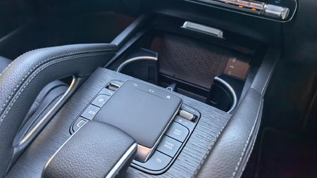 2026-Mercedes-Benz-GLS-450d-4Matic_12