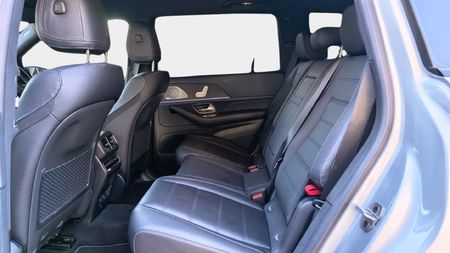 2026-Mercedes-Benz-GLS-450d-4Matic_14