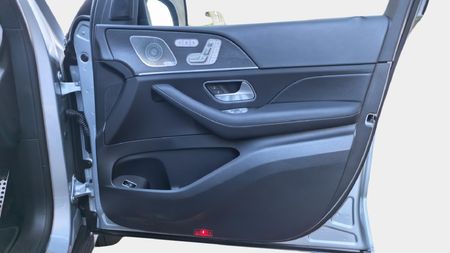 2026-Mercedes-Benz-GLS-450d-4Matic_20