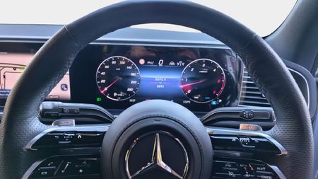 2026-Mercedes-Benz-GLS-450d-4Matic_5