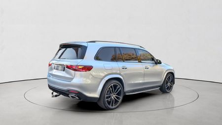 2026-Mercedes-Benz-GLS-450d-4Matic_7