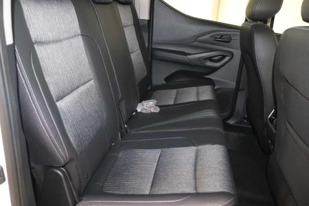 2026-Peugeot-Landtrek-19D-Active-Double-Cab-4x4_9
