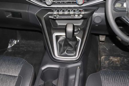 2026-Peugeot-Landtrek-19D-Active-Double-Cab-4x4_11