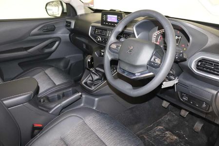 2026-Peugeot-Landtrek-19D-Active-Double-Cab-4x4_6