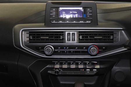 2026-Peugeot-Landtrek-19D-Active-Double-Cab-4x4_8