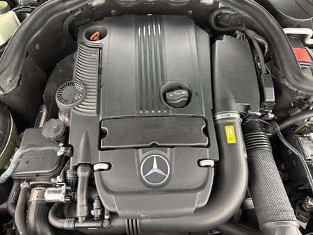 2011-Mercedes-Benz-C-Class-C-200-BE-Classic-Auto_11