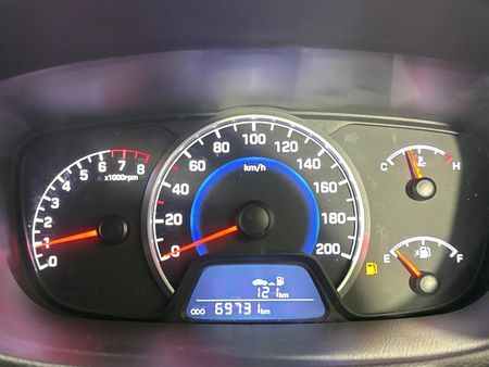 2018-Hyundai-Grand-i10-10-Motion_2