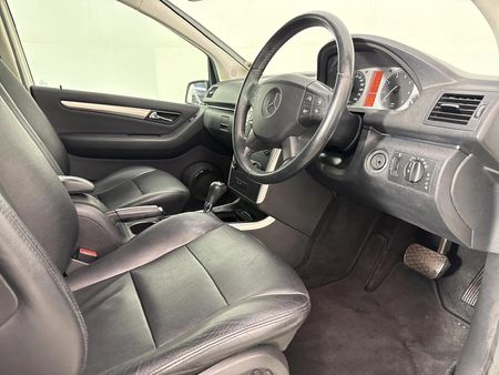2011-Mercedes-Benz-B-Class-B-180-Auto_9