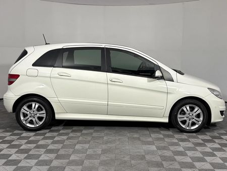 2011-Mercedes-Benz-B-Class-B-180-Auto_16