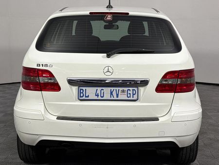 2011-Mercedes-Benz-B-Class-B-180-Auto_17