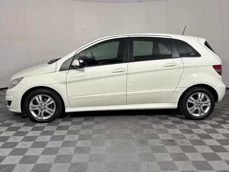 2011-Mercedes-Benz-B-Class-B-180-Auto_18