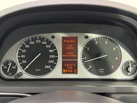 2011-Mercedes-Benz-B-Class-B-180-Auto_2