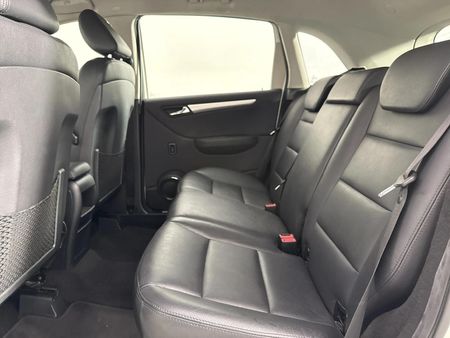2011-Mercedes-Benz-B-Class-B-180-Auto_3