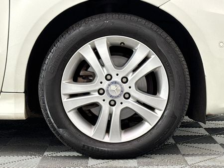 2011-Mercedes-Benz-B-Class-B-180-Auto_4