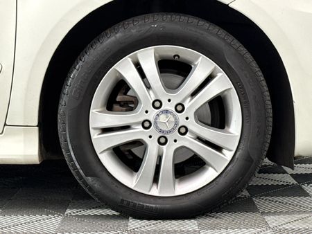2011-Mercedes-Benz-B-Class-B-180-Auto_5