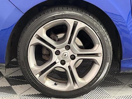 2017-Renault-Clio-IV-12T-GT-Line-88kW_2