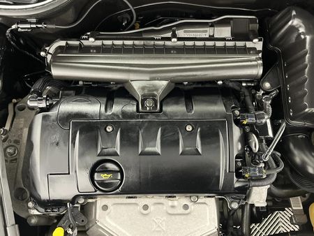 2014-MINI-Hatch-One-16_6