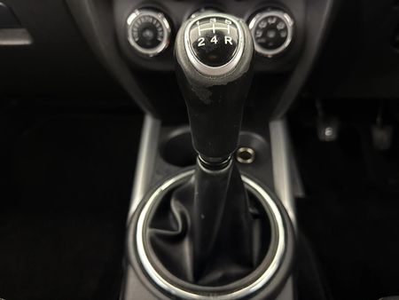 2014-Mitsubishi-ASX-20-GLX-Sport_9