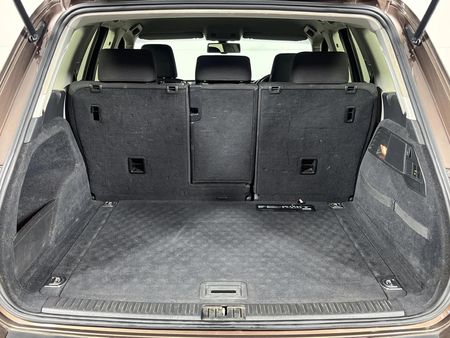 2011-Volkswagen-Touareg-30-V6-TDI-Auto-Bluemotion_13