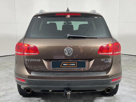 2011-Volkswagen-Touareg-30-V6-TDI-Auto-Bluemotion_17