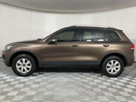 2011-Volkswagen-Touareg-30-V6-TDI-Auto-Bluemotion_18
