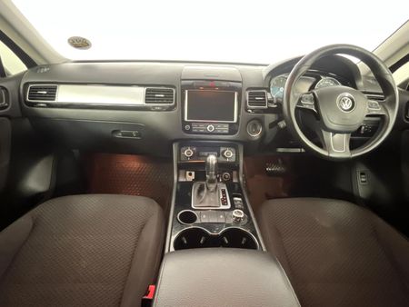 2011-Volkswagen-Touareg-30-V6-TDI-Auto-Bluemotion_1