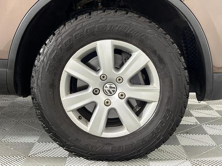 2011-Volkswagen-Touareg-30-V6-TDI-Auto-Bluemotion_4