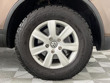 2011-Volkswagen-Touareg-30-V6-TDI-Auto-Bluemotion_5