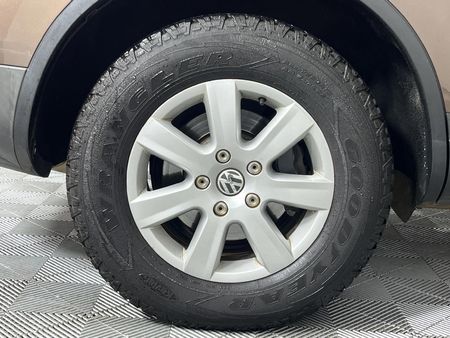 2011-Volkswagen-Touareg-30-V6-TDI-Auto-Bluemotion_6