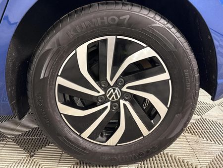 2024-Volkswagen-Polo-10-TSI_6