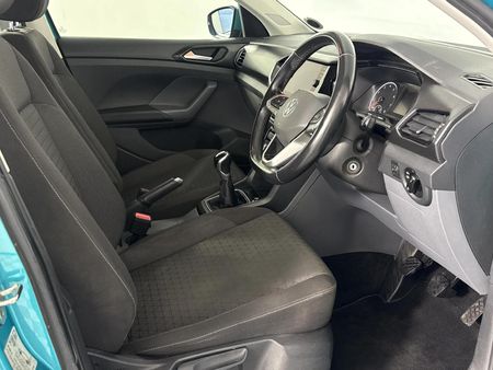2020-Volkswagen-T-Cross-10-TSI-Comfortline_9