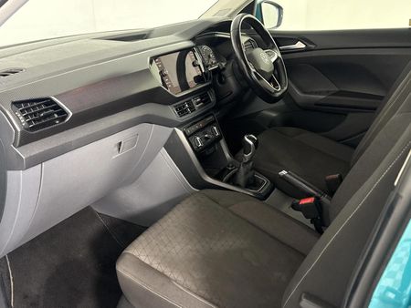 2020-Volkswagen-T-Cross-10-TSI-Comfortline_8