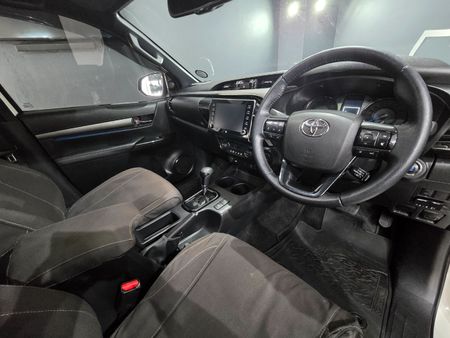 2022-Toyota-Hilux-28-GD-6-Raised-Body-Legend-4x4-Auto-Double-Cab_9
