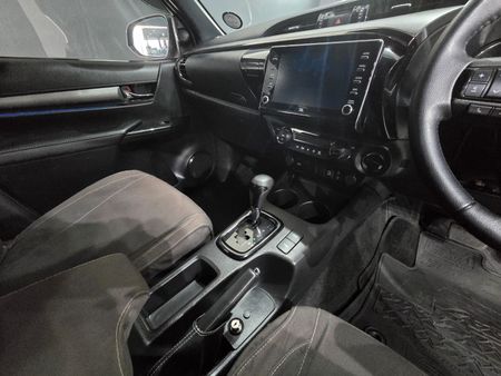 2022-Toyota-Hilux-28-GD-6-Raised-Body-Legend-4x4-Auto-Double-Cab_10