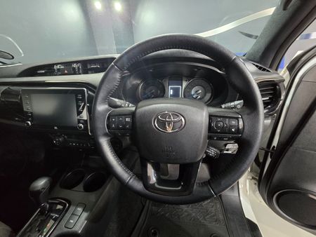 2022-Toyota-Hilux-28-GD-6-Raised-Body-Legend-4x4-Auto-Double-Cab_11