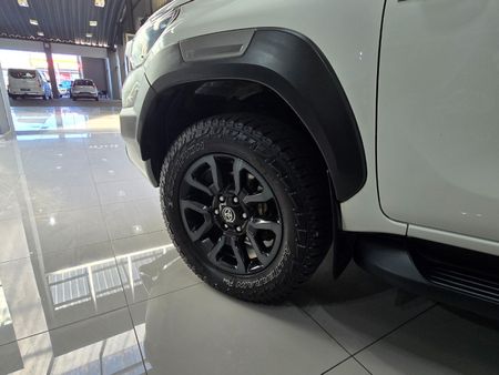 2022-Toyota-Hilux-28-GD-6-Raised-Body-Legend-4x4-Auto-Double-Cab_2