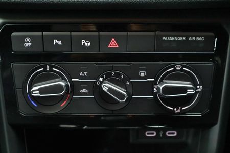 2023-Volkswagen-T-Cross-10-TSI-Comfortline_15