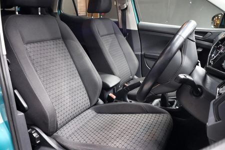 2023-Volkswagen-T-Cross-10-TSI-Comfortline_19
