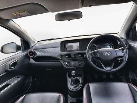2021-Hyundai-Grand-i10-10-Fluid_9