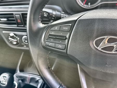 2021-Hyundai-Grand-i10-10-Fluid_11
