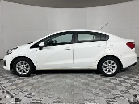 2016-Kia-Rio-12-5-dr_10