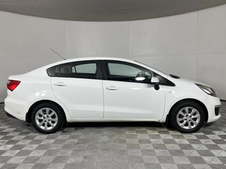 2016-Kia-Rio-12-5-dr_8
