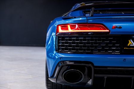 2022-Audi-R8-52-V10-quattro-Auto_12