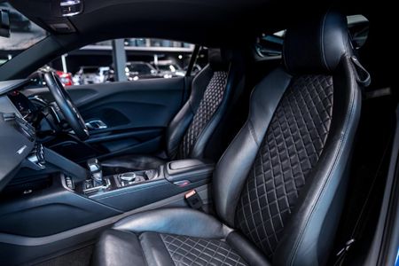 2022-Audi-R8-52-V10-quattro-Auto_16