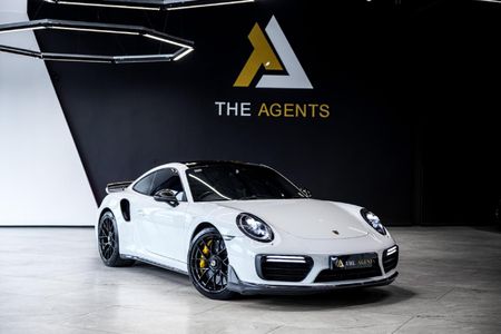2017-Porsche-911-Turbo-S-Auto_0