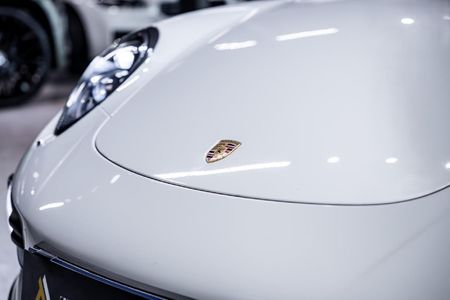 2017-Porsche-911-Turbo-S-Auto_9