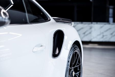 2017-Porsche-911-Turbo-S-Auto_11
