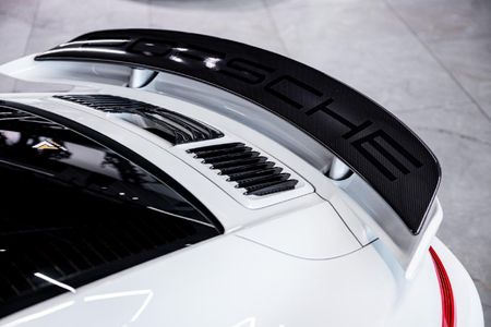 2017-Porsche-911-Turbo-S-Auto_12