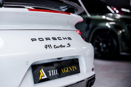 2017-Porsche-911-Turbo-S-Auto_14